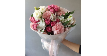 Букет из эустом, хризантем и роз Алсу