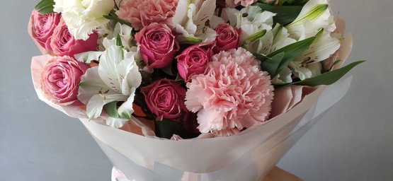 Какие цветы подарить на 8 Марта: гид для тех, кто хочет попасть в сердце