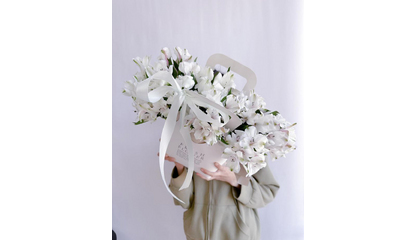 Композиция из белоснежных альстромерий Сент-Этьен