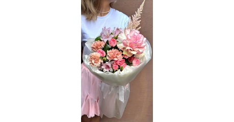 Букет из роз и альстромерий Хлоя