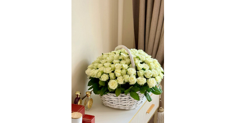 Корзина из 101 белой розы