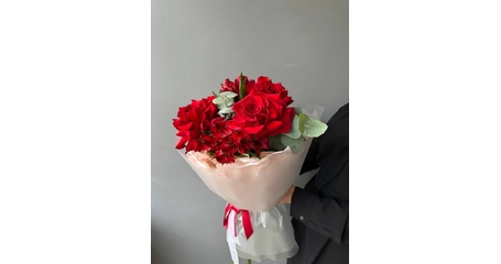 Букет из красных французских роз Красный бархат. Размер S