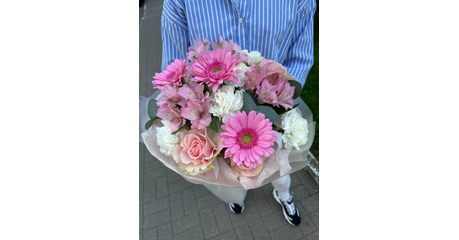 Яркий букет из гербер и роз Вдохновение