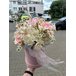 Композиция из французских роз и ромашек Зефир