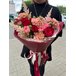 Страстный букет из кустовых роз и астильбы Милан