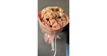 Шикарный букет из кустовых роз Нуаж