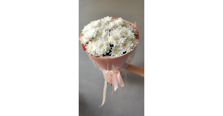 Стойкий букет из хризантем Белое суфле