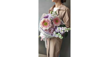 Букет из гербер и маттиолы Вайлет