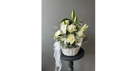 Композиция из лилий и французских роз Палермо