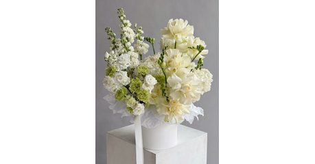 Композиция из гортензии, кустовых роз  и фрезии Ноттингем