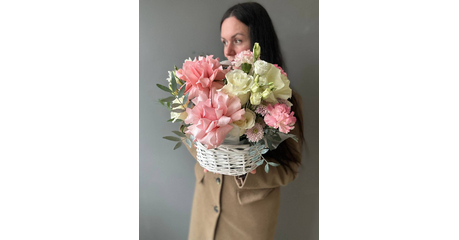 Композиция из роз в корзине Роскошь Франции