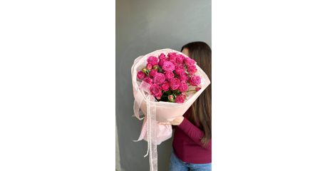 Букет из кустовых пионовидных роз 