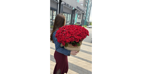 Корзина из 101 красной розы